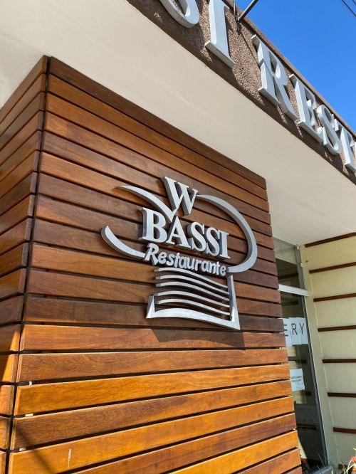 W Bassi Restaurante